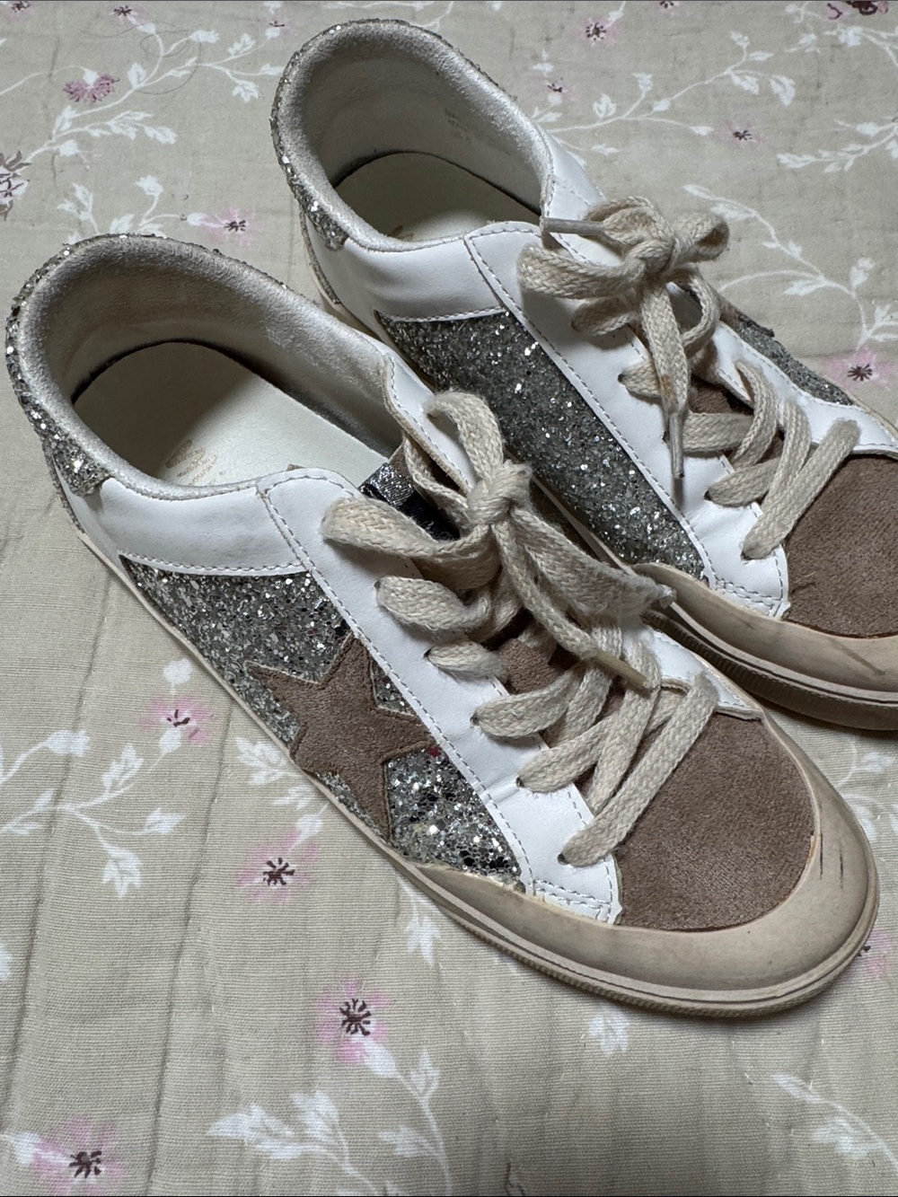 Women’s Glitter Star Lace-Up Sneakers in White and Beige